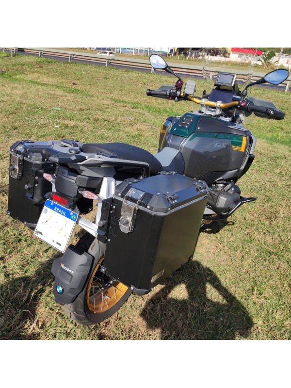 BMW R1300 GS ADV - Baus laterais aluminio 44/43 L encaixe em aço direto no suporte original BMW (nao necessita suporte adicional) BMW R1300 GS ADV - Baus laterais aluminio 44/43 L encaixe em aço direto no suporte original BMW (nao necessita suporte adicional)