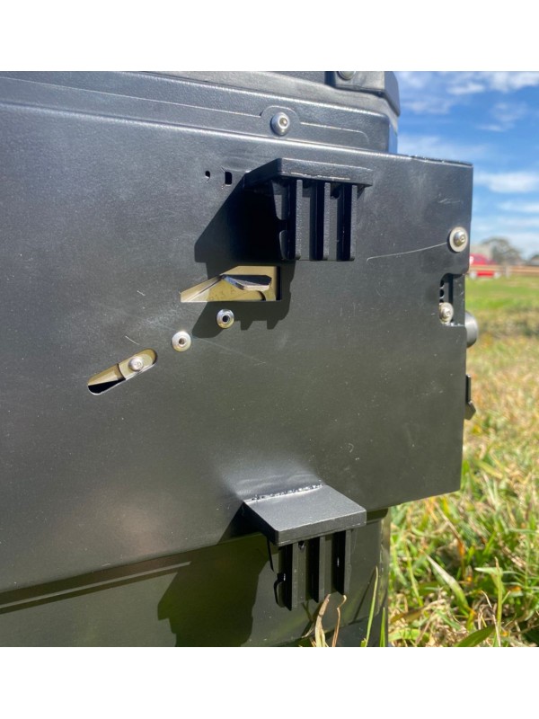 BMW R1300 GS ADV - KIT Baus lat. aluminio 44/43 L + BAULETO 49 L encaixe em aço direto no suporte original BMW (nao necessita suporte adicional) BMW R1300 GS ADV - KIT Baus lat. aluminio 44/43 L + BAULETO 49 L encaixe em aço direto no suporte original BMW (nao necessita suporte adicional)