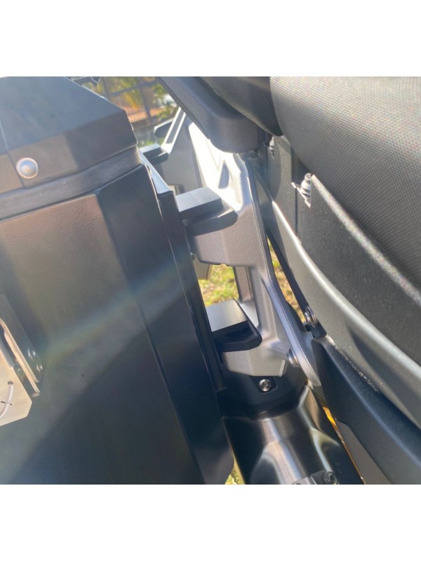 BMW R1300 GS ADV - KIT Baus lat. aluminio 44/43 L + BAULETO 39 L encaixe em aço direto no suporte original BMW (nao necessita suporte adicional) BMW R1300 GS ADV - KIT Baus lat. aluminio 44/43 L + BAULETO 39 L encaixe em aço direto no suporte original BMW (nao necessita suporte adicional)