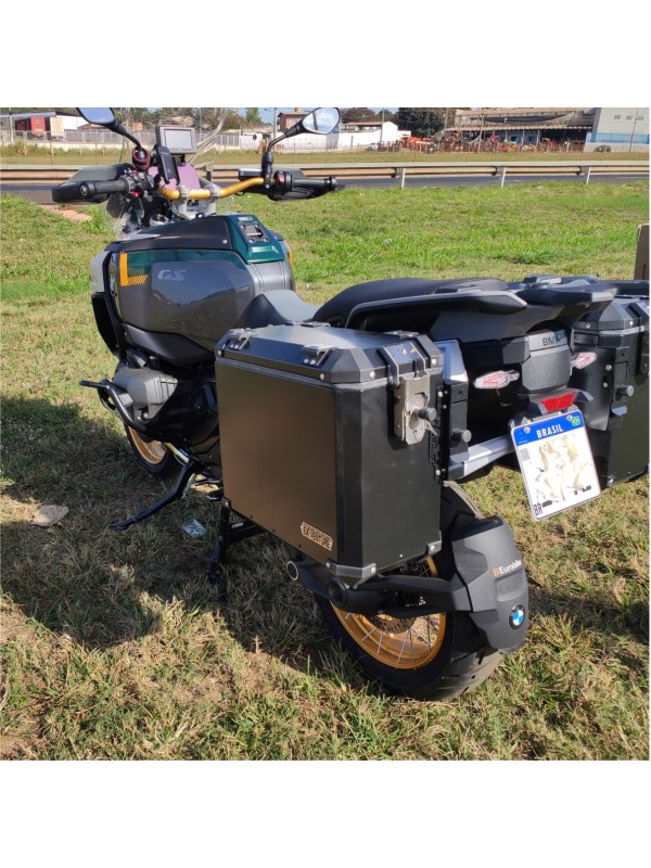 BMW R1300 GS ADV - Baus laterais aluminio 44/43 L encaixe em aço direto no suporte original BMW (nao necessita suporte adicional) BMW R1300 GS ADV - Baus laterais aluminio 44/43 L encaixe em aço direto no suporte original BMW (nao necessita suporte adicional)