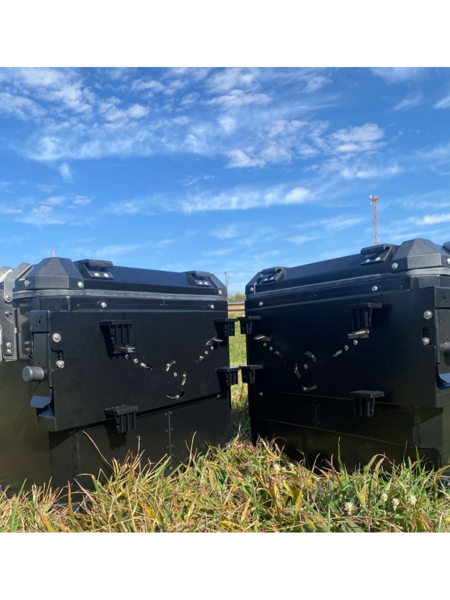 BMW R1300 GS ADV - Baus laterais aluminio 44/43 L encaixe em aço direto no suporte original BMW (nao necessita suporte adicional) BMW R1300 GS ADV - Baus laterais aluminio 44/43 L encaixe em aço direto no suporte original BMW (nao necessita suporte adicional)