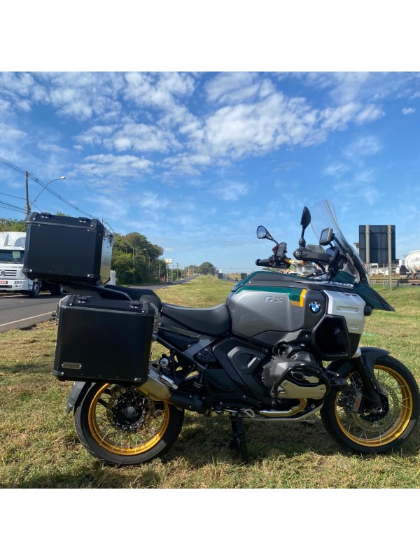 BMW R1300 GS ADV - KIT Baus lat. aluminio 44/43 L + BAULETO 49 L encaixe em aço direto no suporte original BMW (nao necessita suporte adicional) BMW R1300 GS ADV - KIT Baus lat. aluminio 44/43 L + BAULETO 49 L encaixe em aço direto no suporte original BMW (nao necessita suporte adicional)