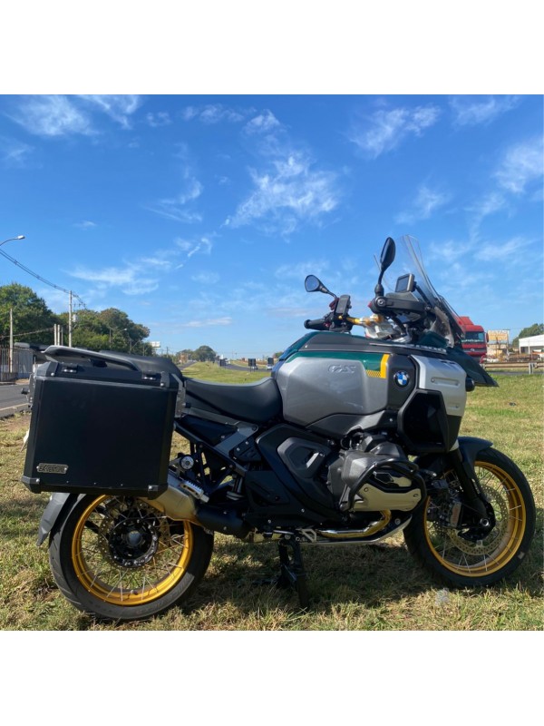 BMW R1300 GS ADV - Baus laterais aluminio 54/53 L encaixe em aço direto no suporte original BMW (nao necessita suporte adicional) BMW R1300 GS ADV - Baus laterais aluminio 54/53 L encaixe em aço direto no suporte original BMW (nao necessita suporte adicional)