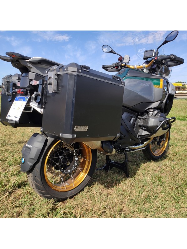 BMW R1300 GS ADV - Baus laterais aluminio 54/53 L encaixe em aço direto no suporte original BMW (nao necessita suporte adicional) BMW R1300 GS ADV - Baus laterais aluminio 54/53 L encaixe em aço direto no suporte original BMW (nao necessita suporte adicional)