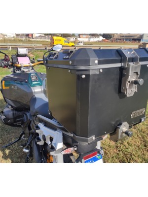 BMW R1300 GS ADV - Bauleto 39L (1 capacete), encaixe em aço direto no suporte original BMW (não precisa de base)