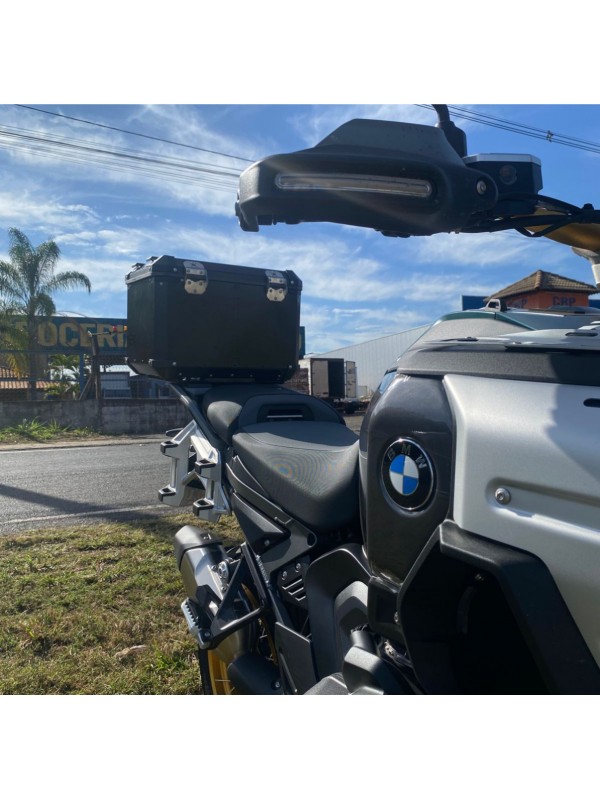 BMW R1300 GS ADV - Bauleto 49L (1 1/2 capacete) encaixe em aço direto no suporte original BMW (não precisa de base) BMW R1300 GS ADV - Bauleto 49L (1 1/2 capacete) encaixe em aço direto no suporte original BMW (não precisa de base)