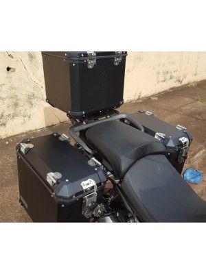 TRIUMPH EXPLORER 1200> KIT PAR DE BAUS LATERAIS 44/36 L + SUPORTES LATERAIS + BAULETO 39 L (1 CAPACETE) COM SUPORTE